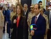 الرئيس السيسي يتفقد معرض منتجات أسر الشهداء بمركز المؤتمرات الجديد