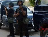 القبض على عاطل وبحوزته سلاح نارى وقنابل مسيله للدموع بالفيوم | صوت مصر نيوز