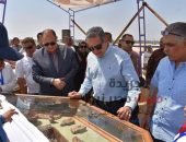 محافظ الفيوم ووزير الآثار يتفقدان هرم اللاهون ويفتتحان غرفة الدفن للجمهور | صوت مصر نيوز