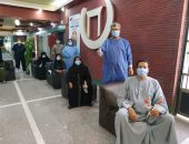 تعافي وخروج ٩ حالات من المصابين بفيروس كورونا بمستشفى قنا العام | صوت مصر نيوز